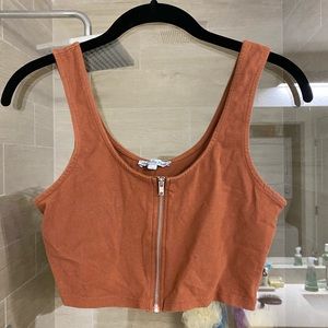 CHARLOTTE RUSSE CROP TOP